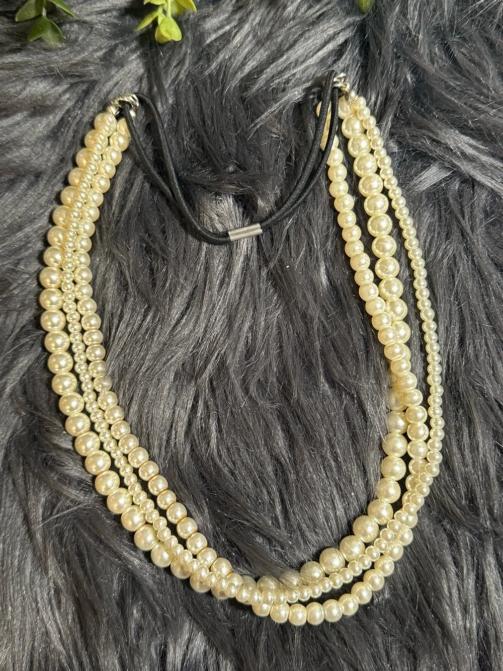 Classic Faux Pearl Beaded Necklace - Cream‎ Pearlescent Finish (n3)